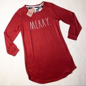 RAE DUNN Merry Sleep Shirt Night Gown - Christmas - Family Photos Set - Size M